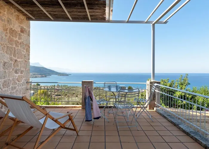 Notos Aparthotel Kardhamili